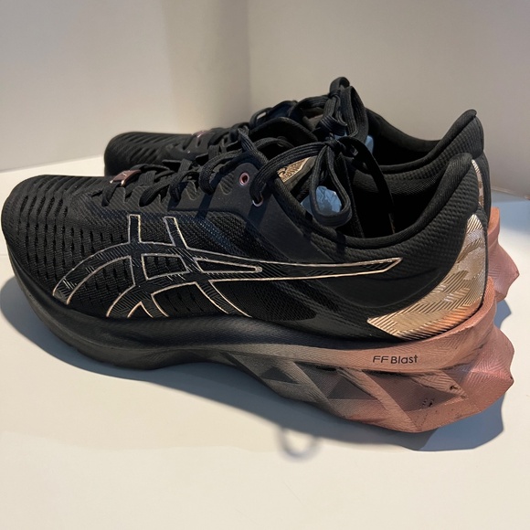 ASICS NOVABLAST Platinum Neutral Running Shoe - Picture 3 of 7